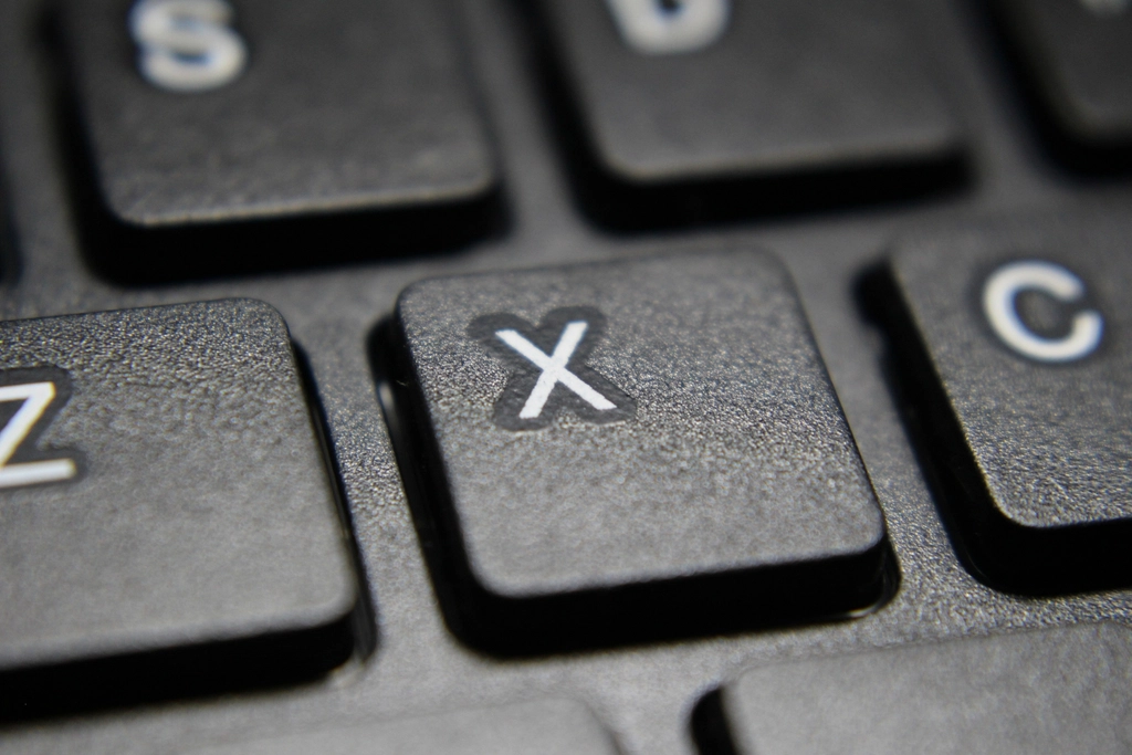 Computer keyboard x button